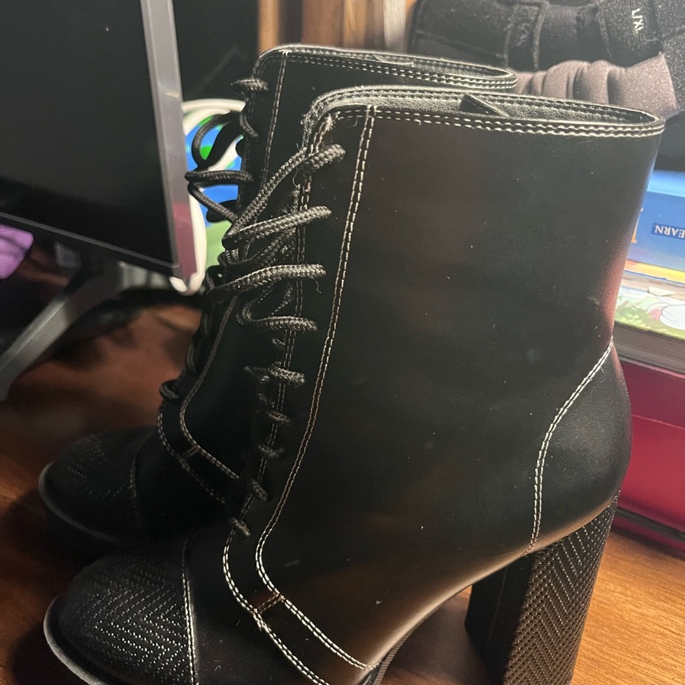 Nuevas - Picture 2 of 2